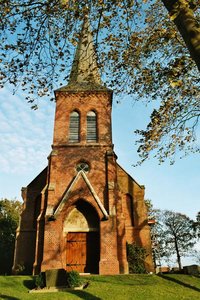 St.-Marcellinus- und Petruskirche in Waddens.